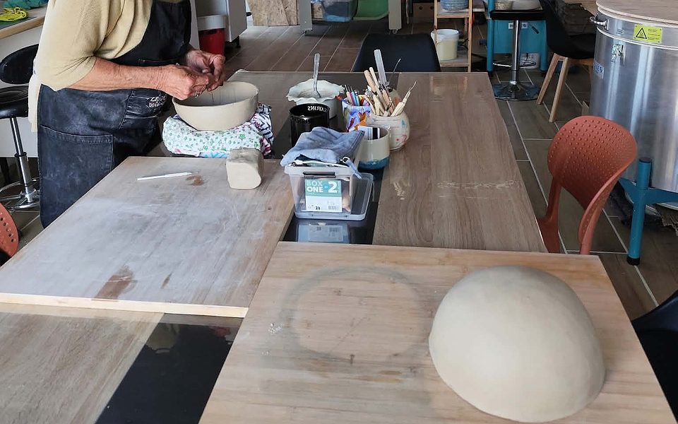 Cours de modelage à l'atelier Les Mains de Madeleine, Les Sables-d'Olonne