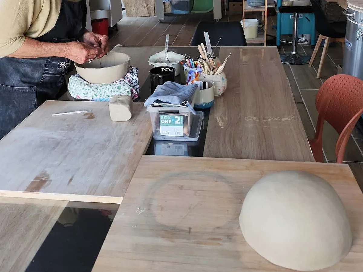 Cours de modelage à l'atelier Les Mains de Madeleine, Les Sables-d'Olonne